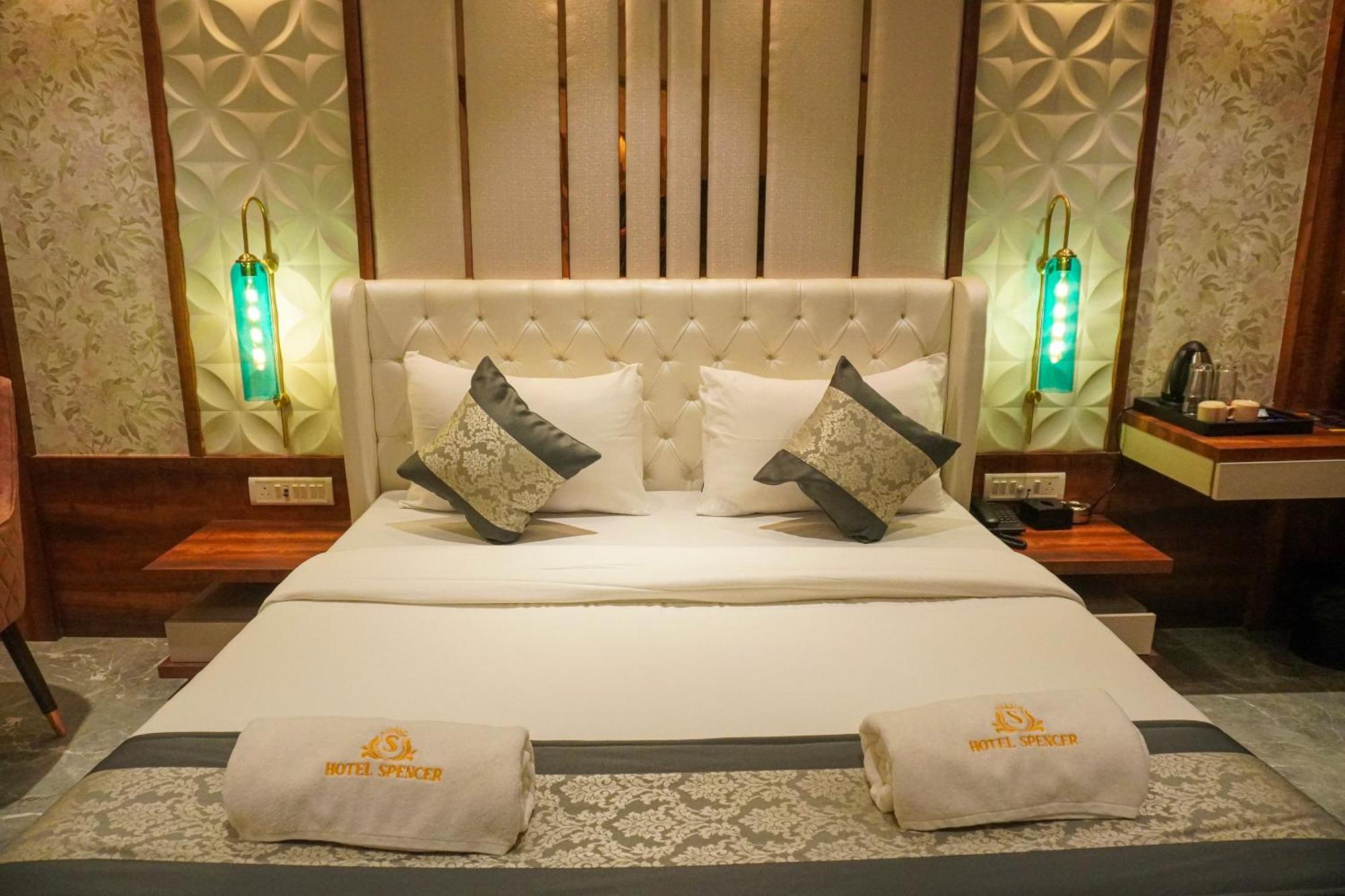 Hotel Spencer-Navi Mumbai Bagian luar foto